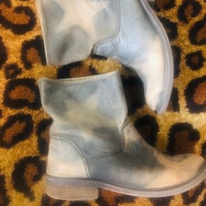 Darling distressed Moto boots with star details